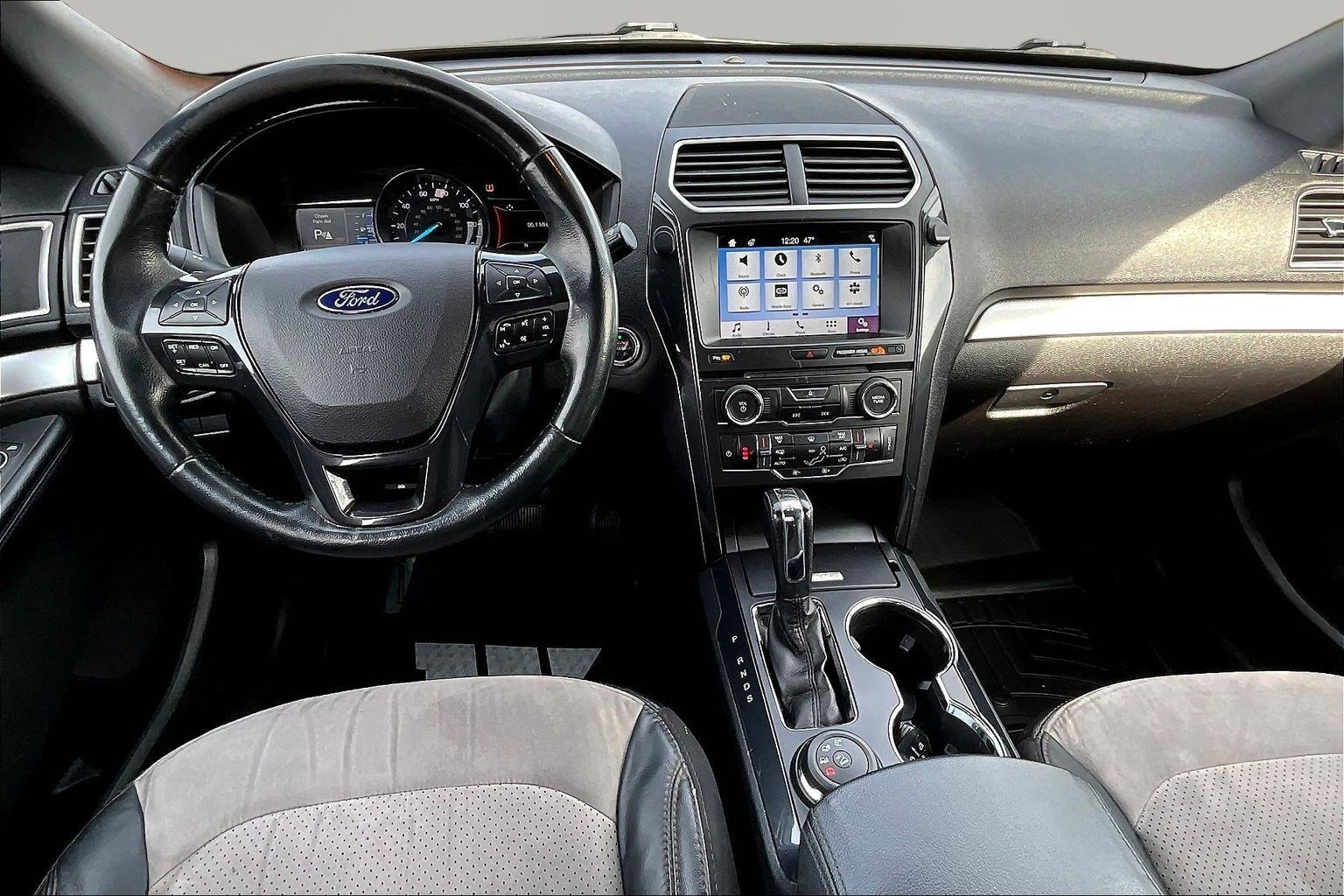 Used 2017 Ford Explorer XLT w/ Equipment Group 202A image 8