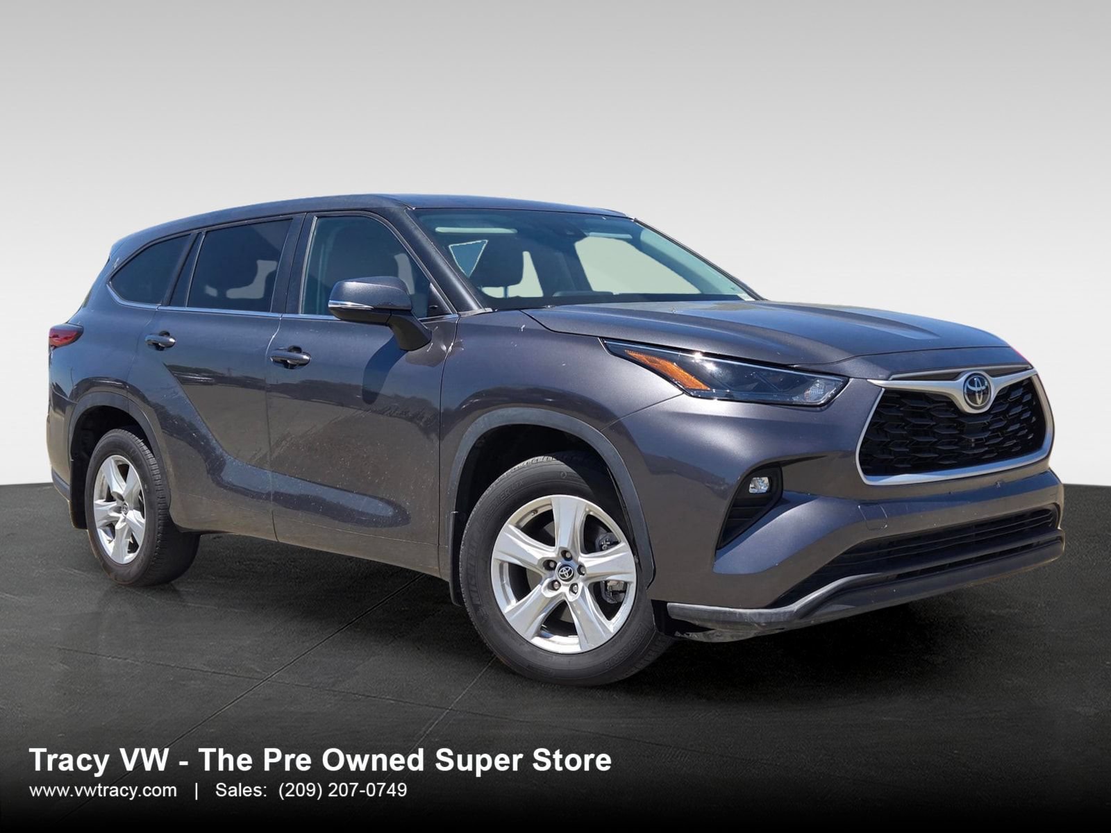 Used 2023 Toyota Highlander LE