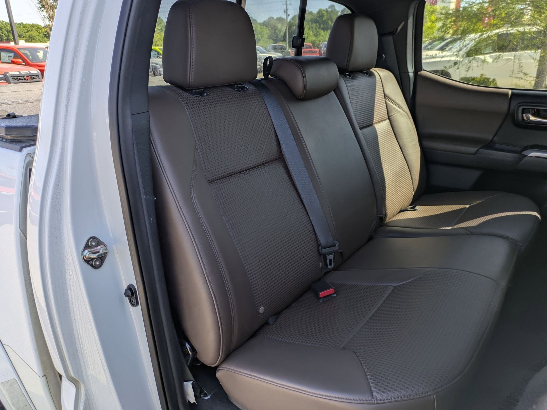 Used 2016 Toyota Tacoma Limited w/ Towing Package image 35