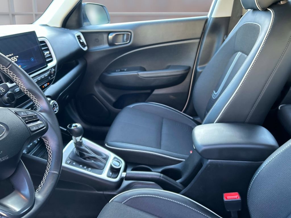 Used 2025 Hyundai Venue Limited image 20