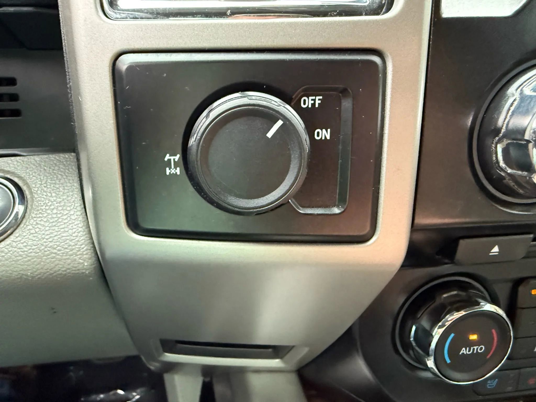 Used 2015 Ford F150 Lariat image 21