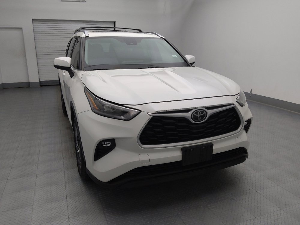 Used 2020 Toyota Highlander XLE FWD image 14