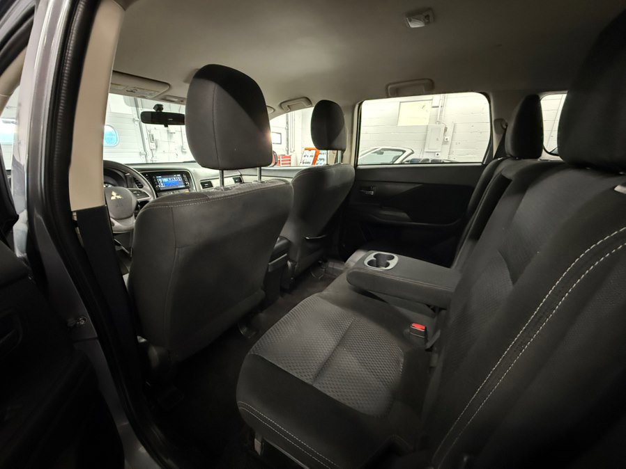 Used 2018 Mitsubishi Outlander ES image 26