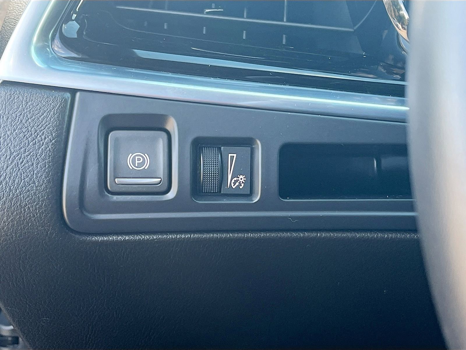 Used 2025 Cadillac XT6 Luxury w/ LPO, Floor Liner Package AWD/4WD image 10