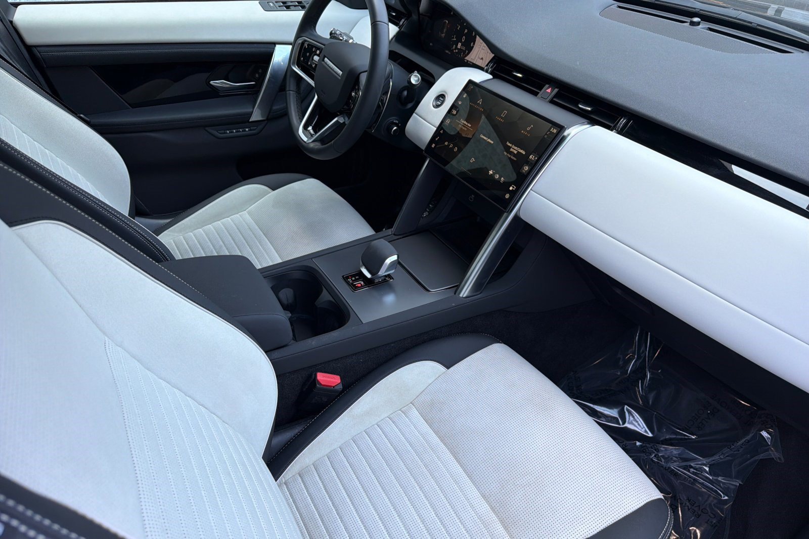 Certified 2025 Land Rover Discovery Sport S AWD/4WD image 34