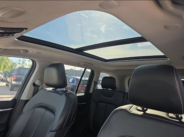 Used 2023 Jeep Grand Cherokee Limited w/ Luxury Tech Group II AWD/4WD image 11