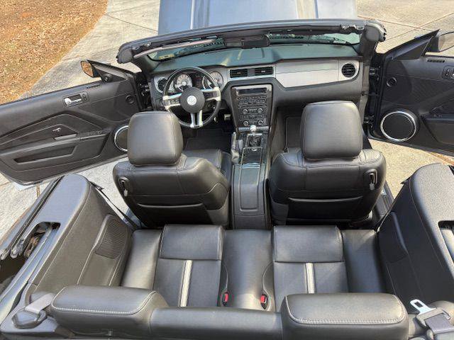 Used 2010 Ford Mustang GT image 34