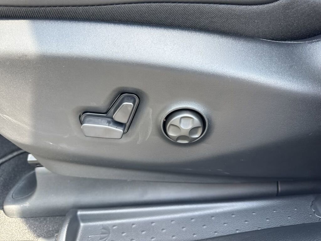 New 2026 Chrysler Pacifica Limited image 13
