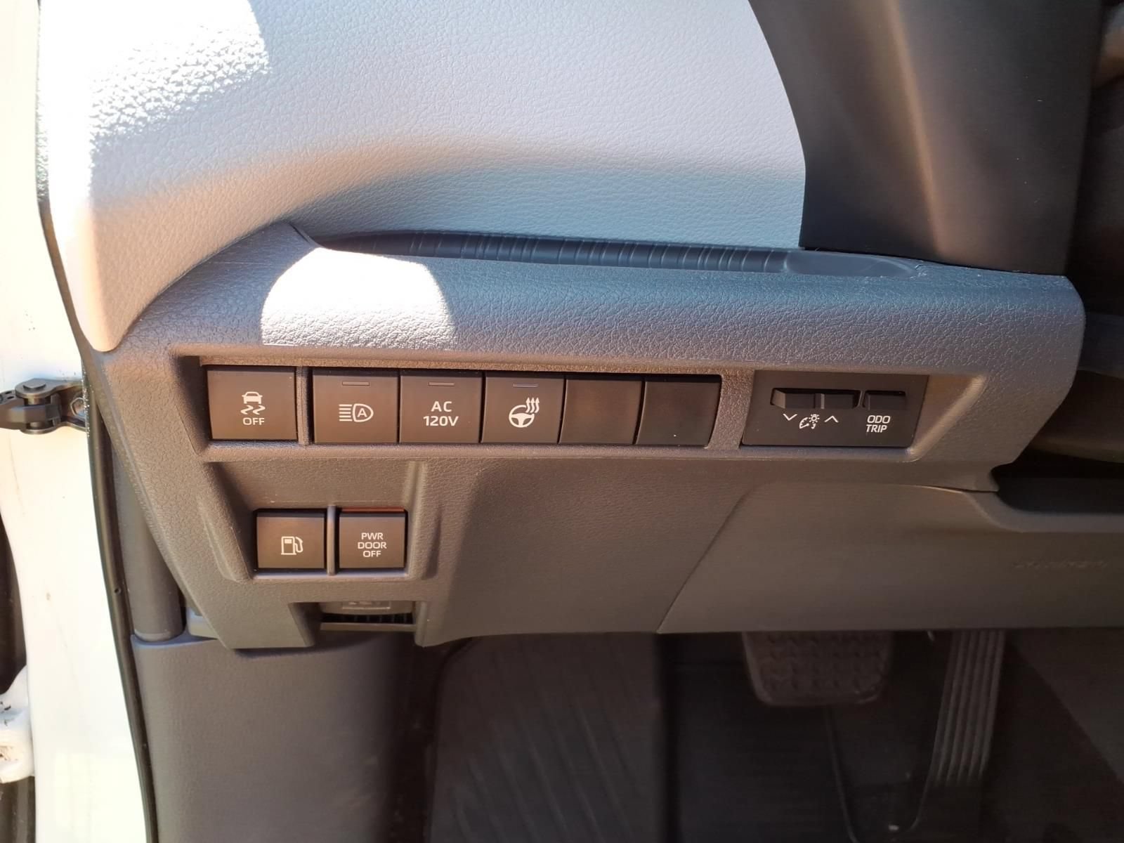 Used 2021 Toyota Sienna XSE AWD/4WD image 19