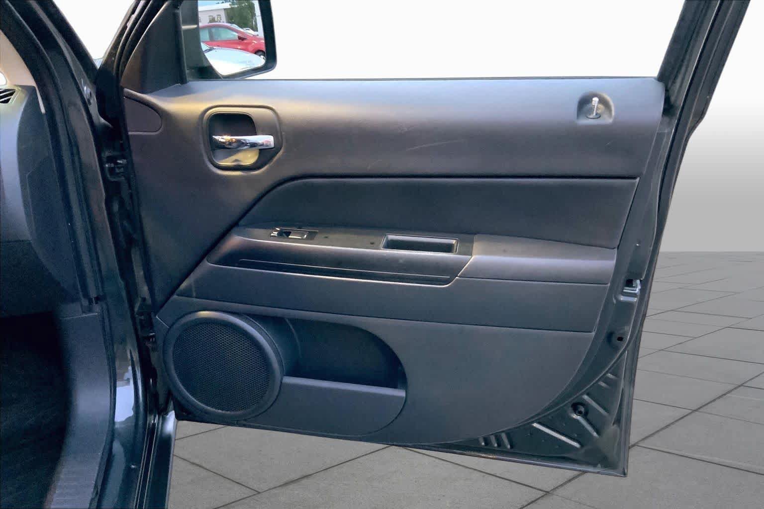 Used 2011 Jeep Patriot Latitude AWD/4WD image 21