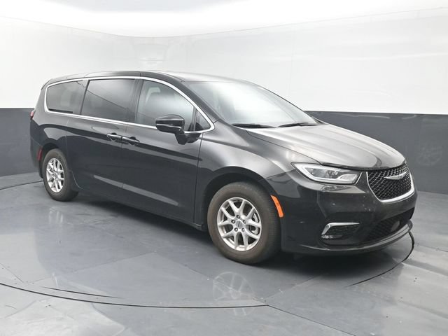 Used 2025 Chrysler Pacifica Select FWD image 8