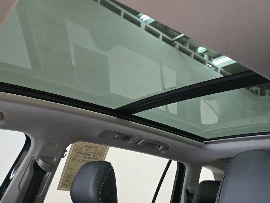 Used 2024 Volkswagen Tiguan SE FWD image 21