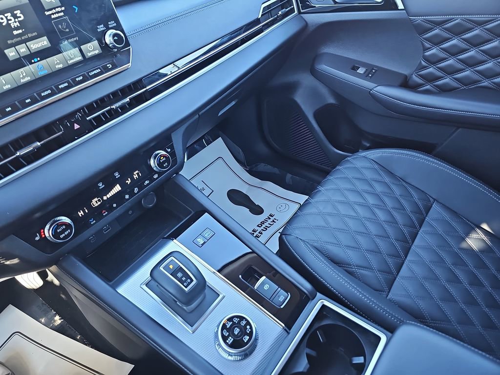 Used 2023 Mitsubishi Outlander SEL image 30