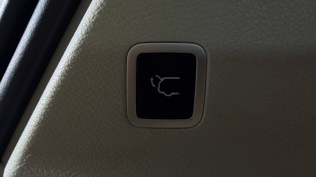 Used 2022 Chrysler Pacifica Touring-L FWD image 12