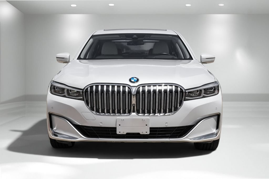 Used 2020 BMW 740i w/ Premium Package RWD image 5