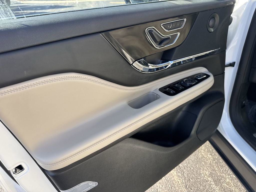 Used 2025 Lincoln Corsair Grand Touring w/ Equipment Group 302A image 15