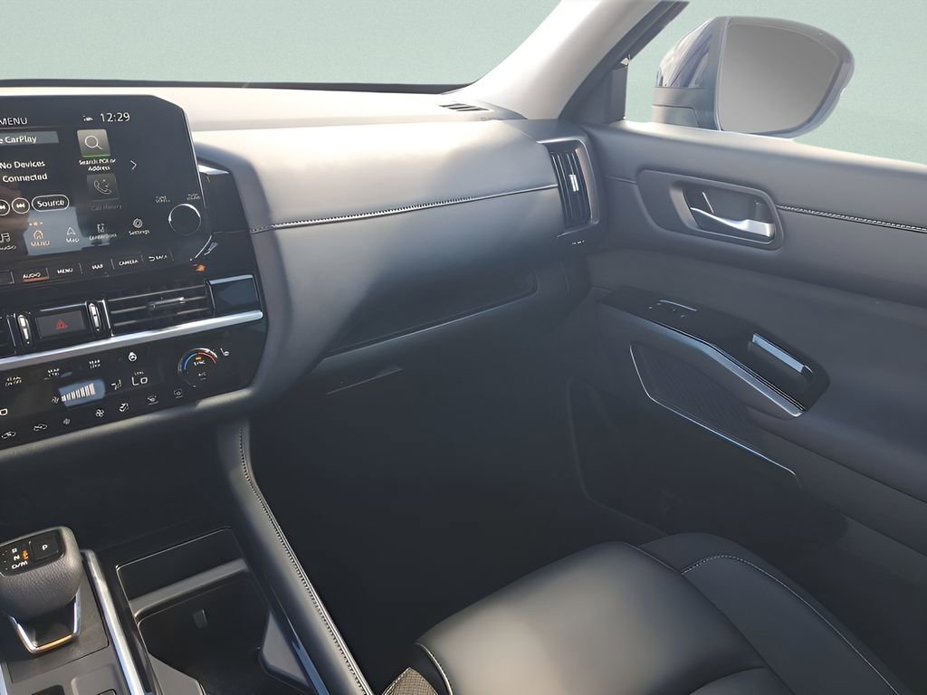 Used 2025 Nissan Pathfinder SL image 11