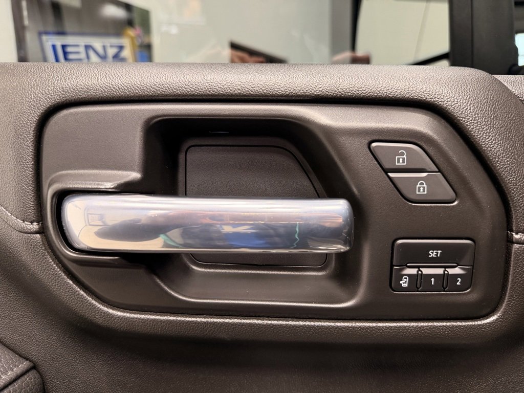 Used 2021 GMC Sierra 3500 Denali w/ Denali Black Diamond Edition image 32