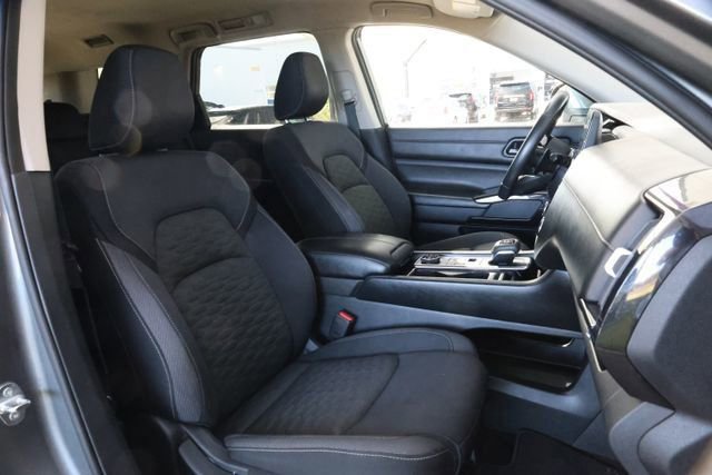 Used 2023 Nissan Pathfinder SV image 26