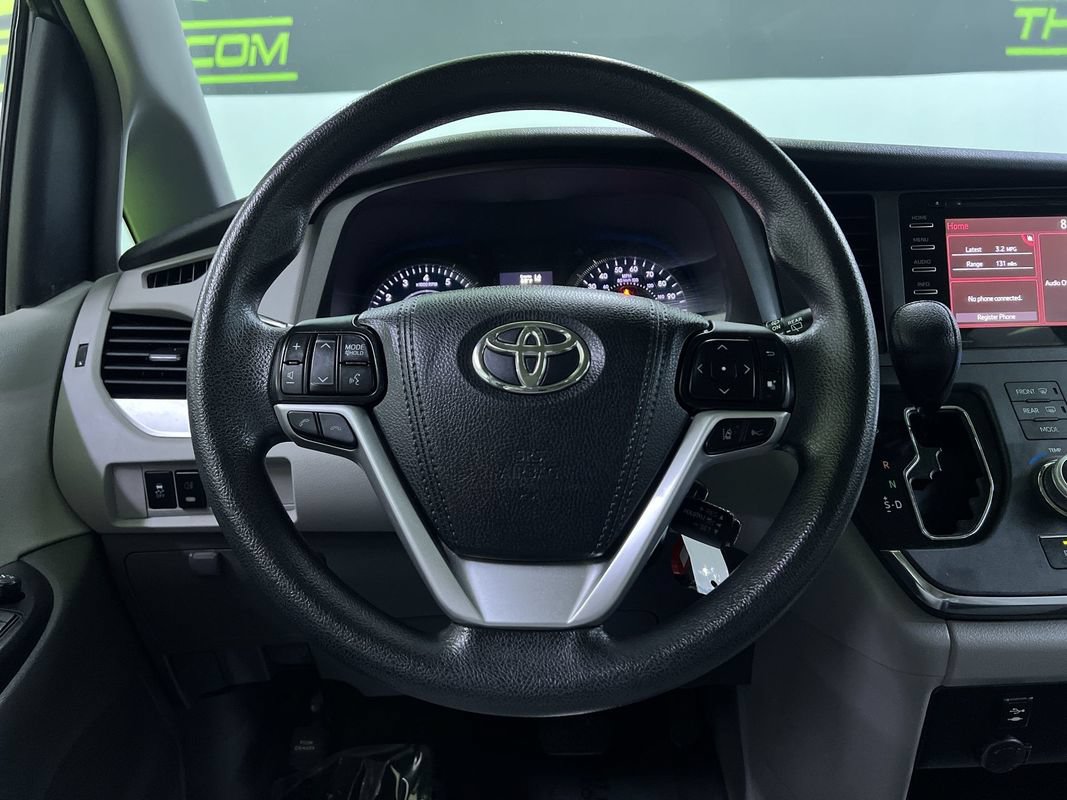 Used 2018 Toyota Sienna LE FWD image 19