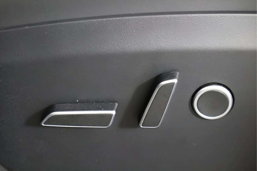 Used 2023 Tesla Model X AWD/4WD image 31