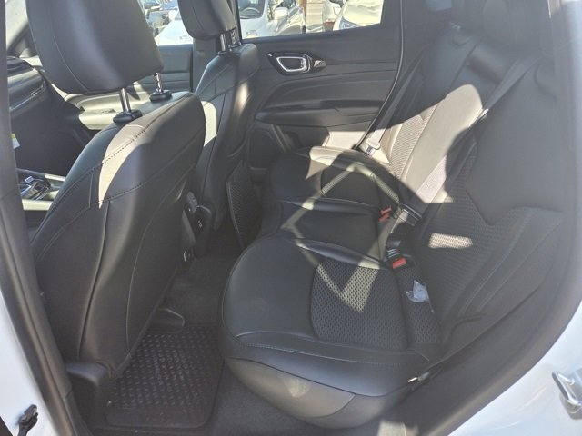 New 2026 Jeep Compass Latitude image 32