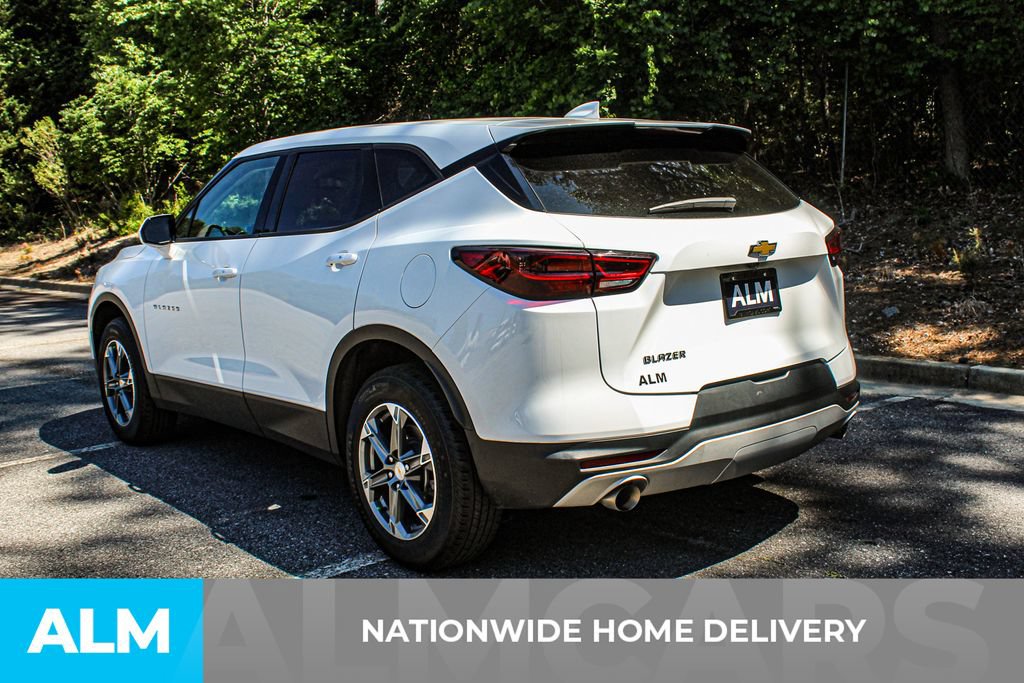 Used 2025 Chevrolet Blazer LT FWD image 5