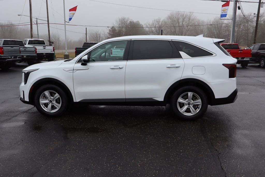 Used 2024 Kia Sorento LX image 30