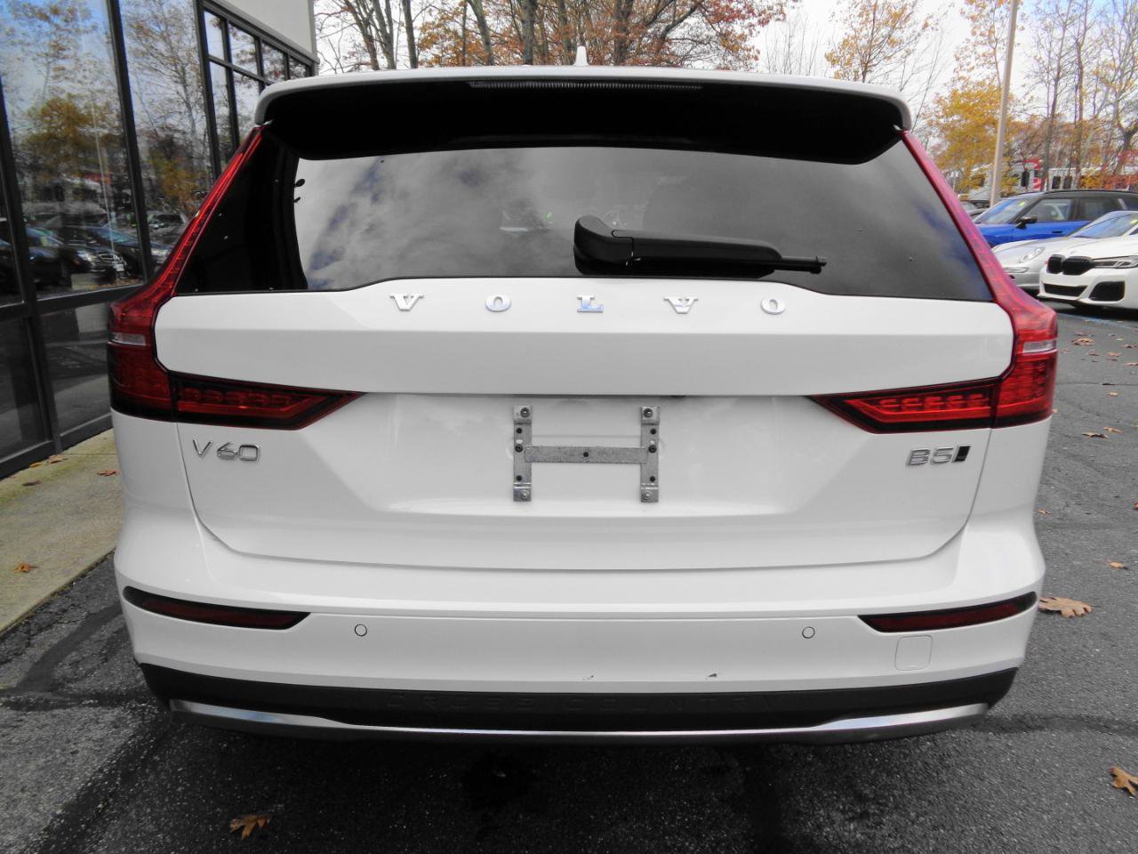 Used 2024 Volvo V60 B5 Cross Country Plus AWD/4WD image 6