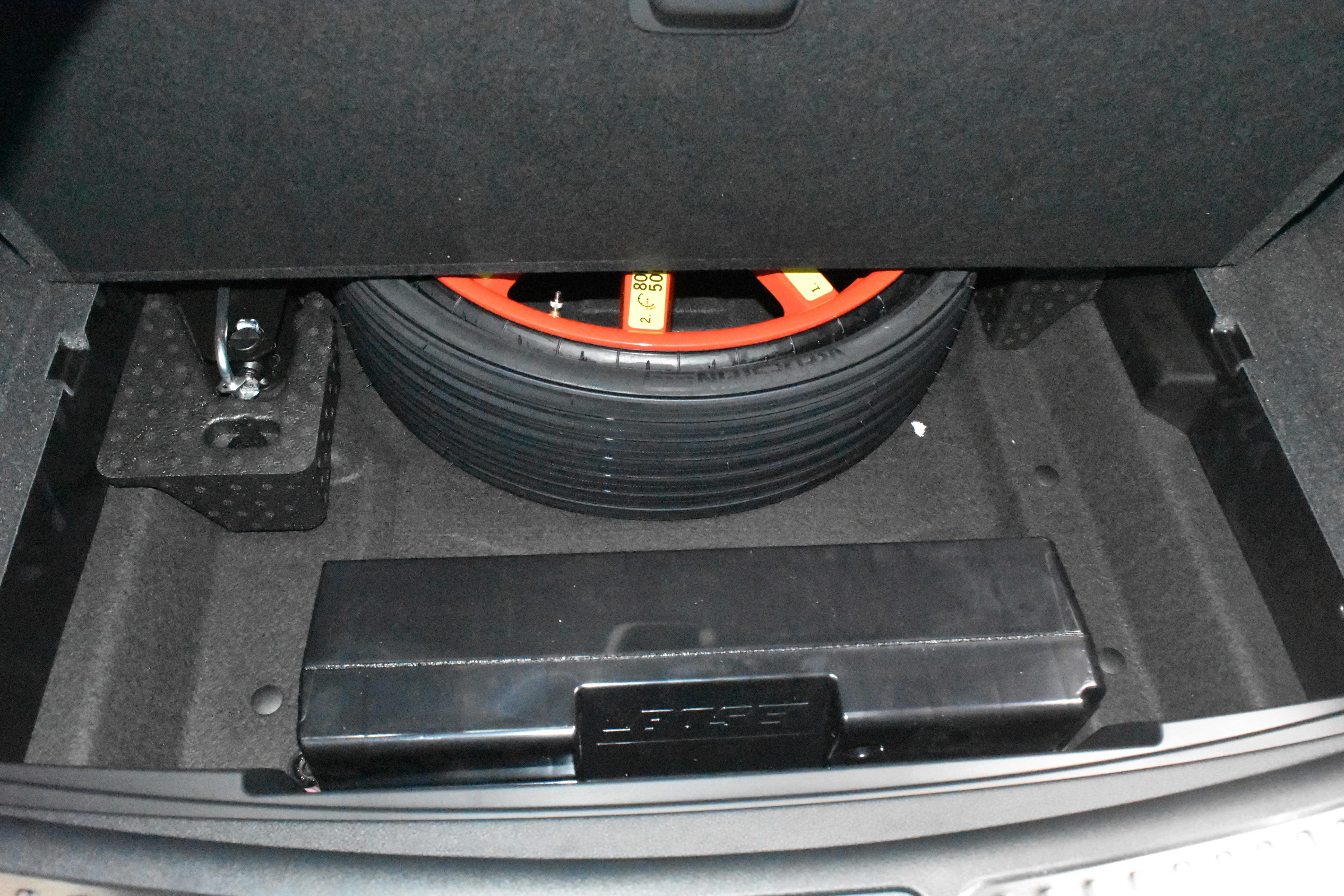 New 2026 Porsche Macan Turbo image 34