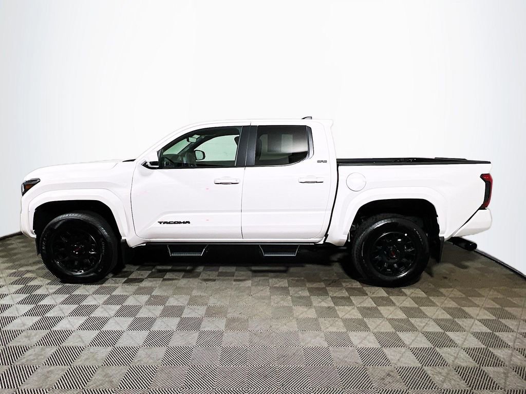 Certified 2025 Toyota Tacoma SR5 AWD/4WD image 5