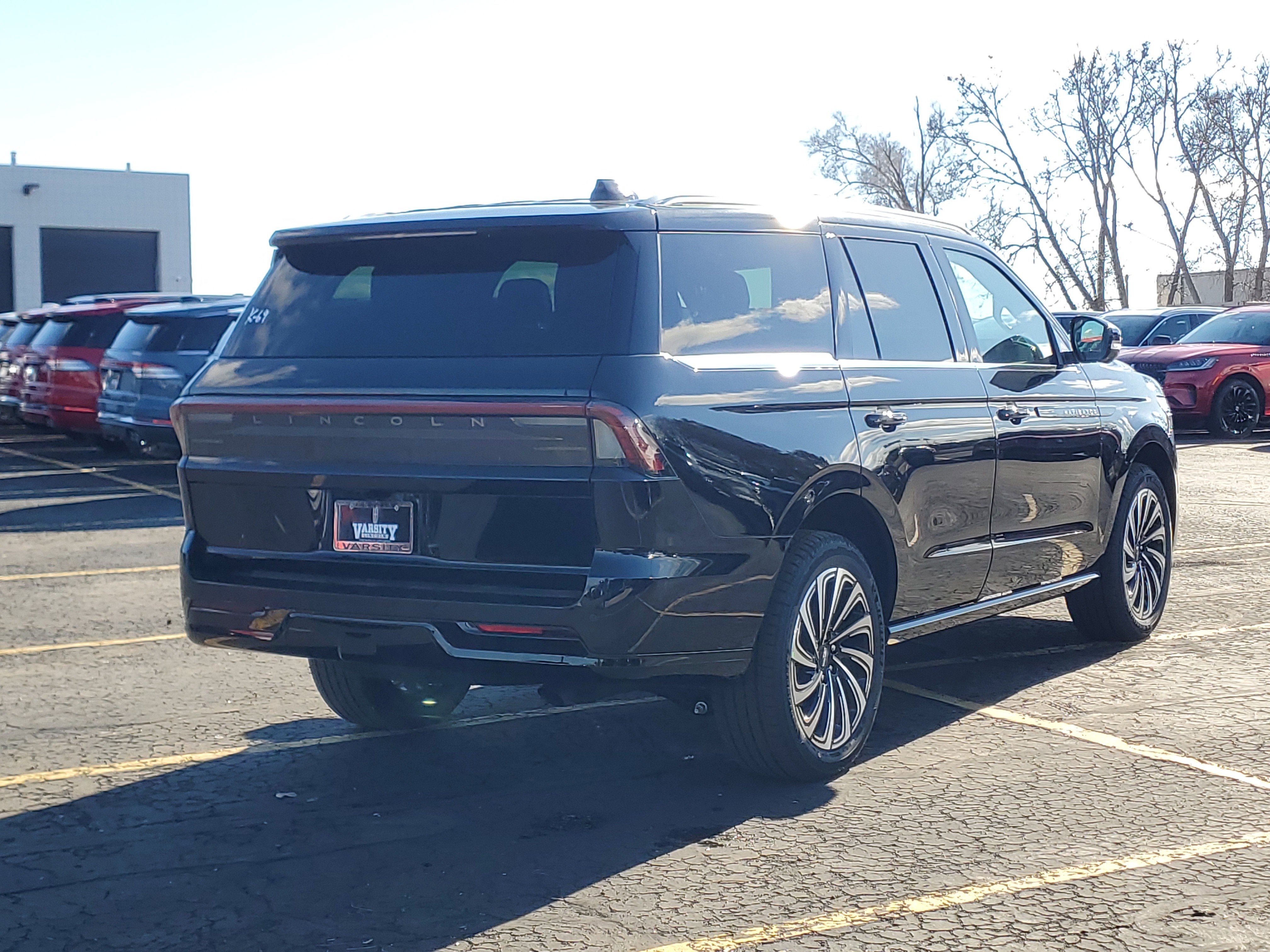 New 2026 Lincoln Navigator Reserve image 4