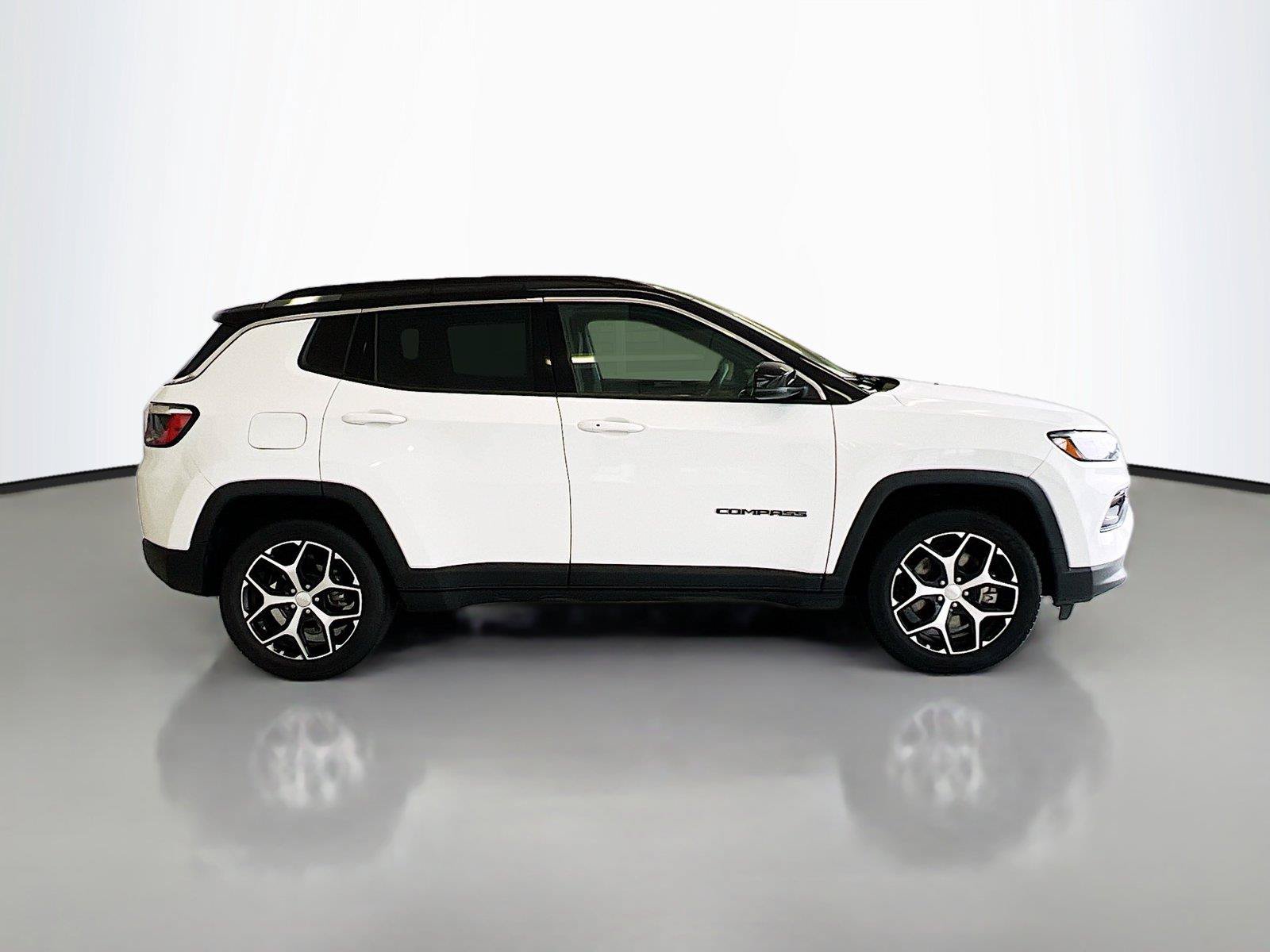 Used 2024 Jeep Compass Limited AWD/4WD image 16