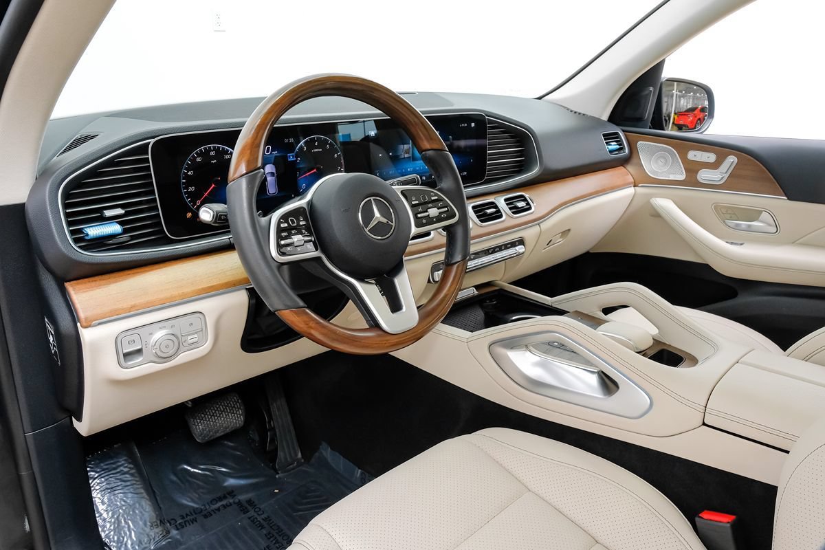 Used 2021 Mercedes-Benz GLE 350 w/ AMG Line Exterior image 3