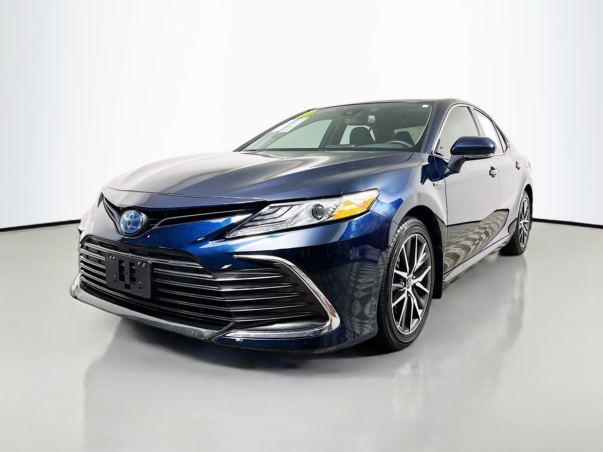 Used 2021 Toyota Camry XLE w/ Cold Weather Package image 10