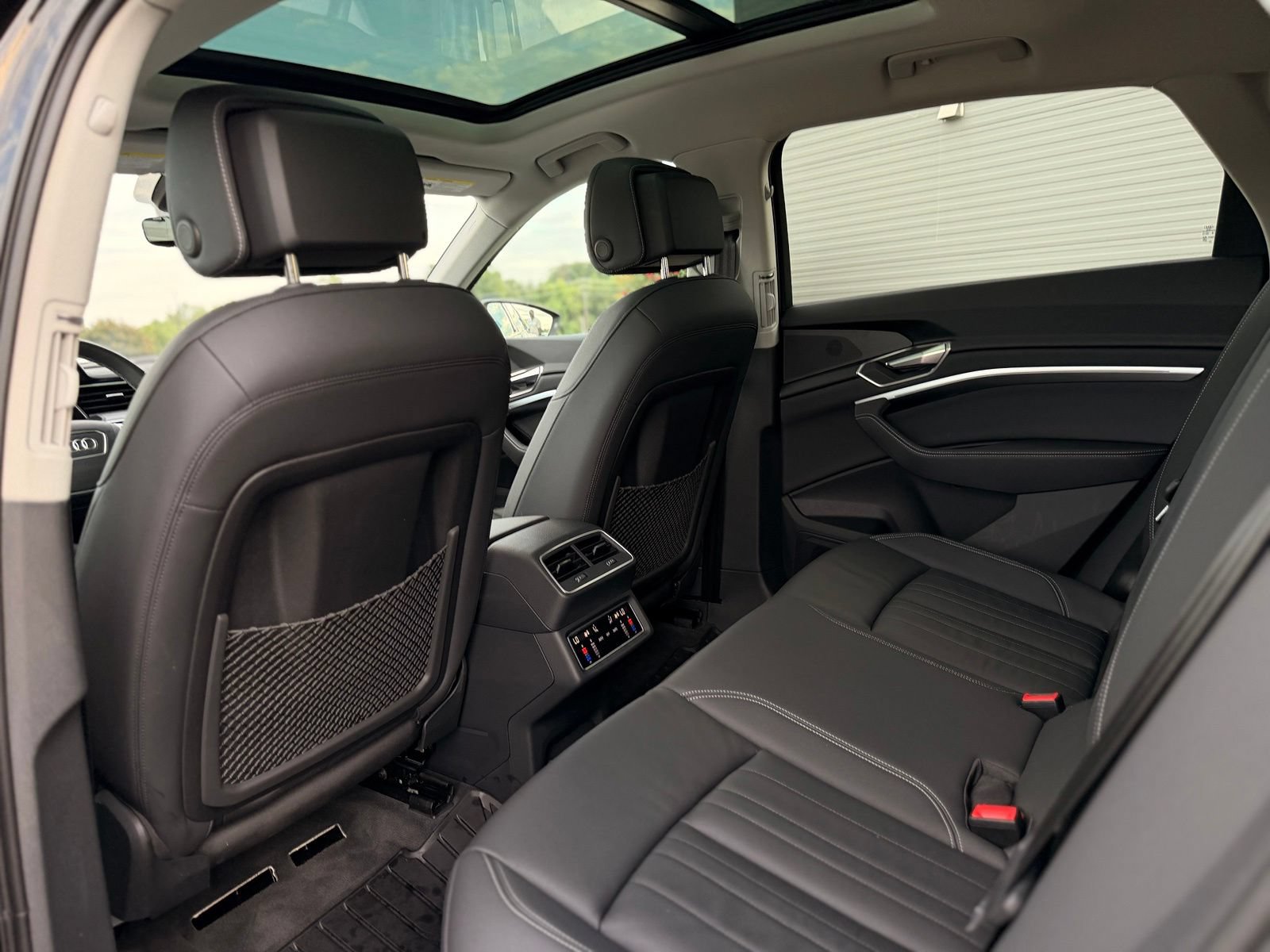 Used 2024 Audi Q8 e-tron Premium AWD/4WD image 20
