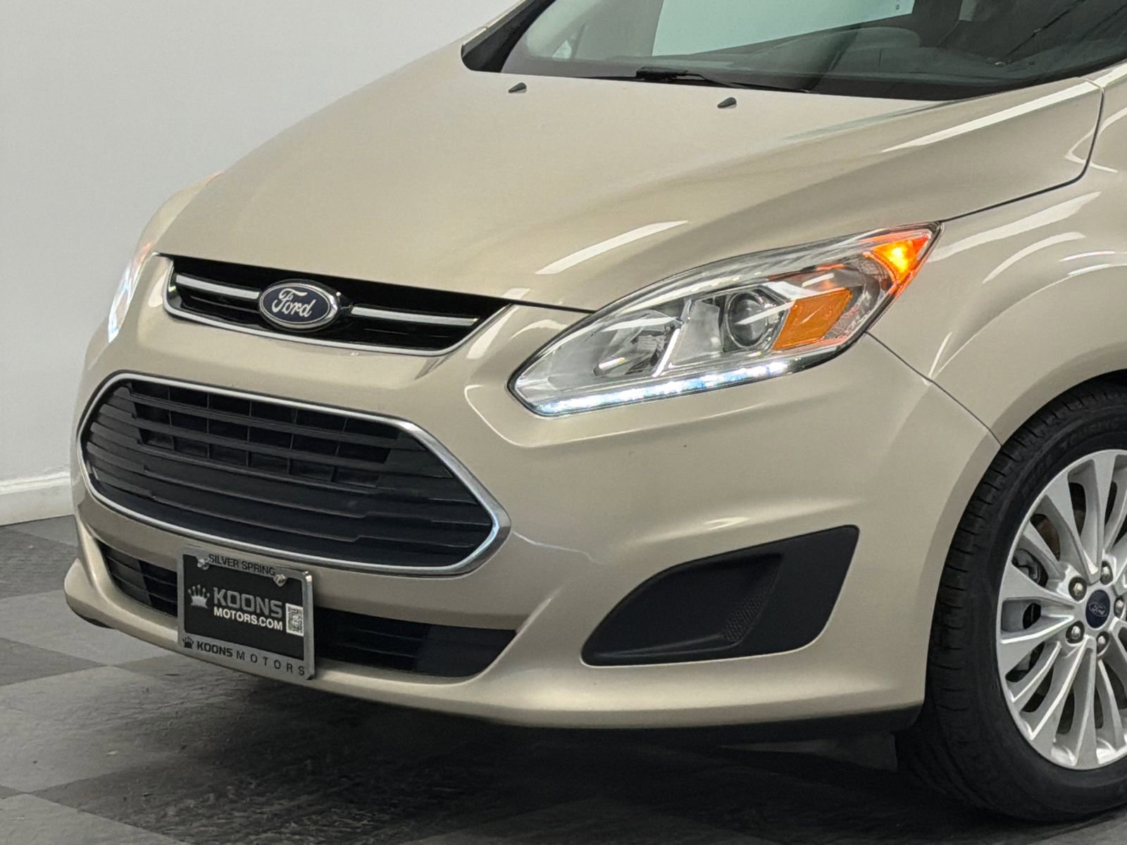 Used 2017 Ford C-MAX SE FWD image 2