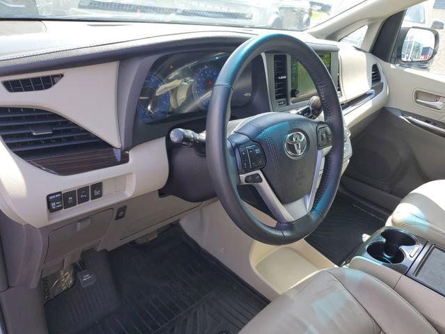 Used 2017 Toyota Sienna XLE Premium AWD/4WD image 18