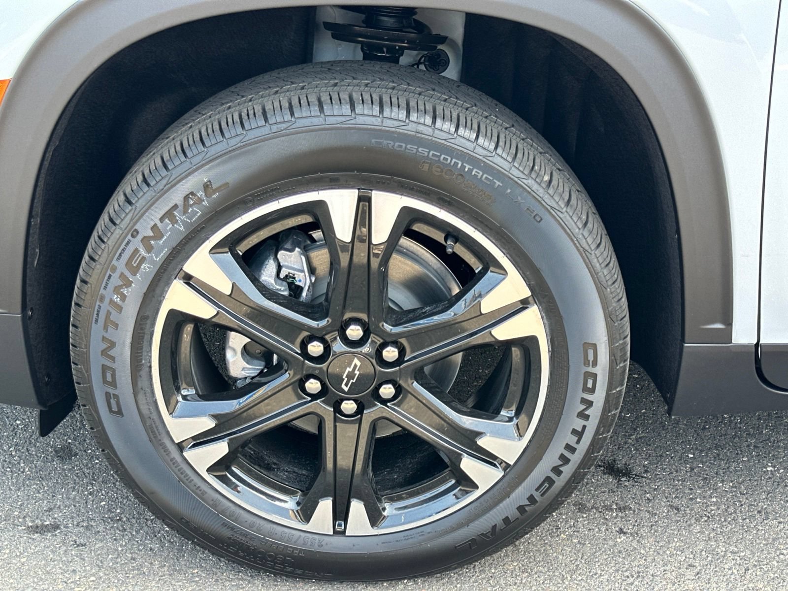 New 2027 Chevrolet Traverse LT w/ Sun and Wheel Package AWD/4WD image 10