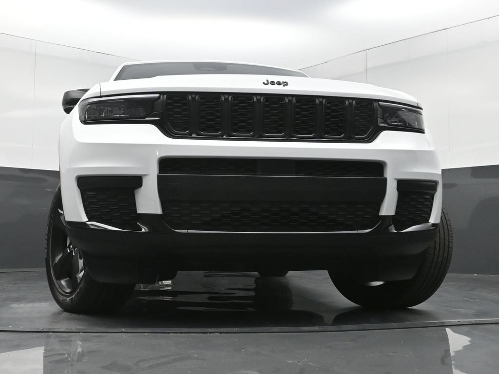 Used 2023 Jeep Grand Cherokee L Laredo AWD/4WD image 29