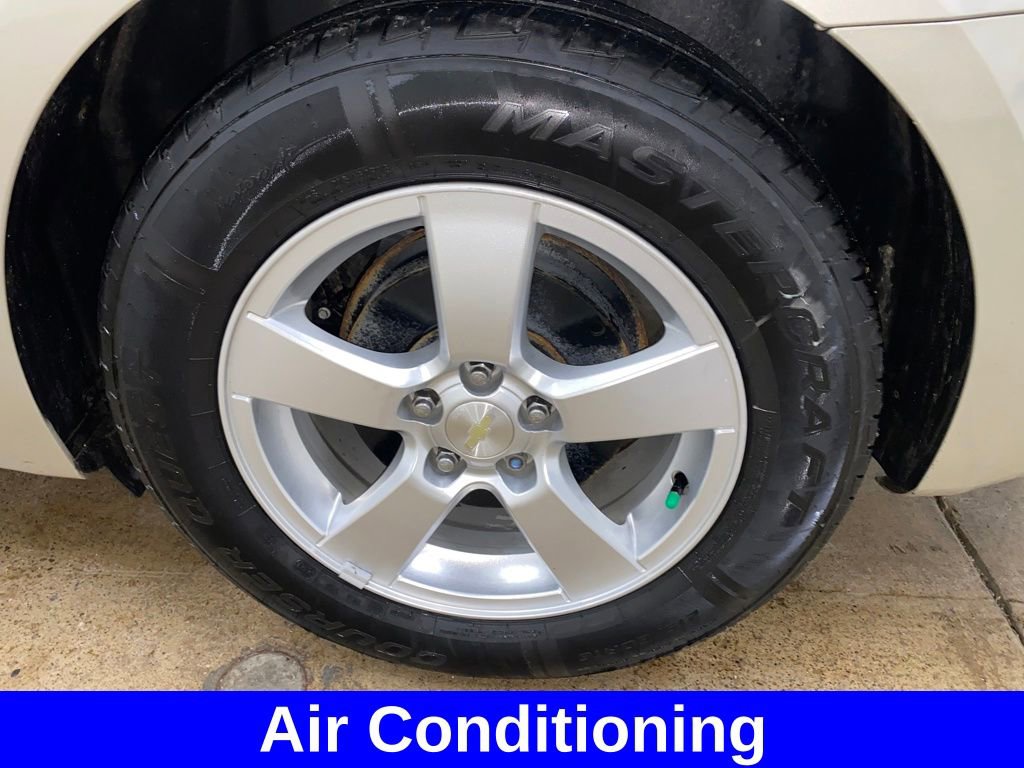 Used 2016 Chevrolet Cruze LT w/ Technology Package image 9