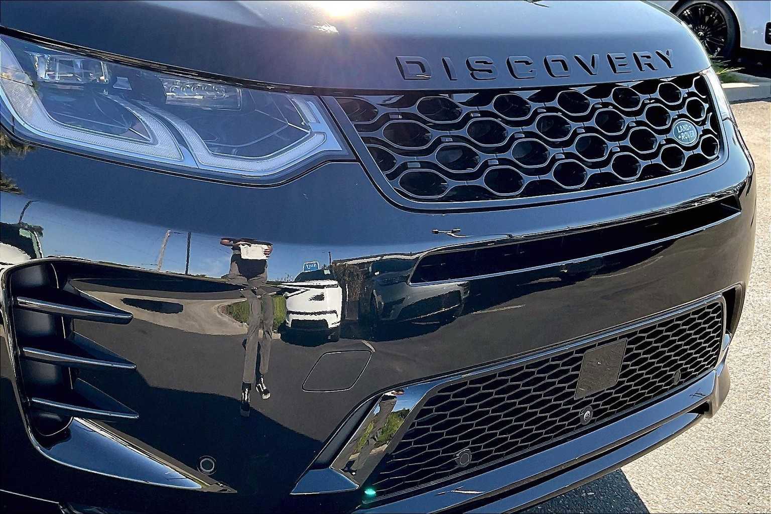 Used 2025 Land Rover Discovery Sport Dynamic SE image 33