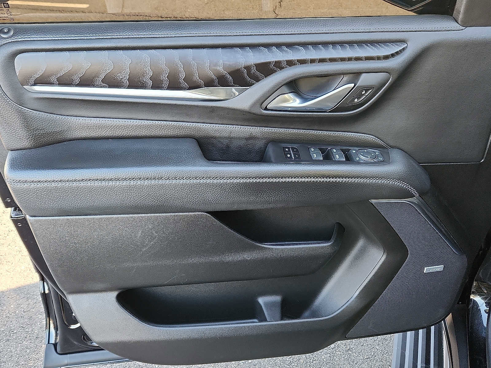 Used 2024 GMC Yukon XL Denali w/ Denali Reserve Package image 12