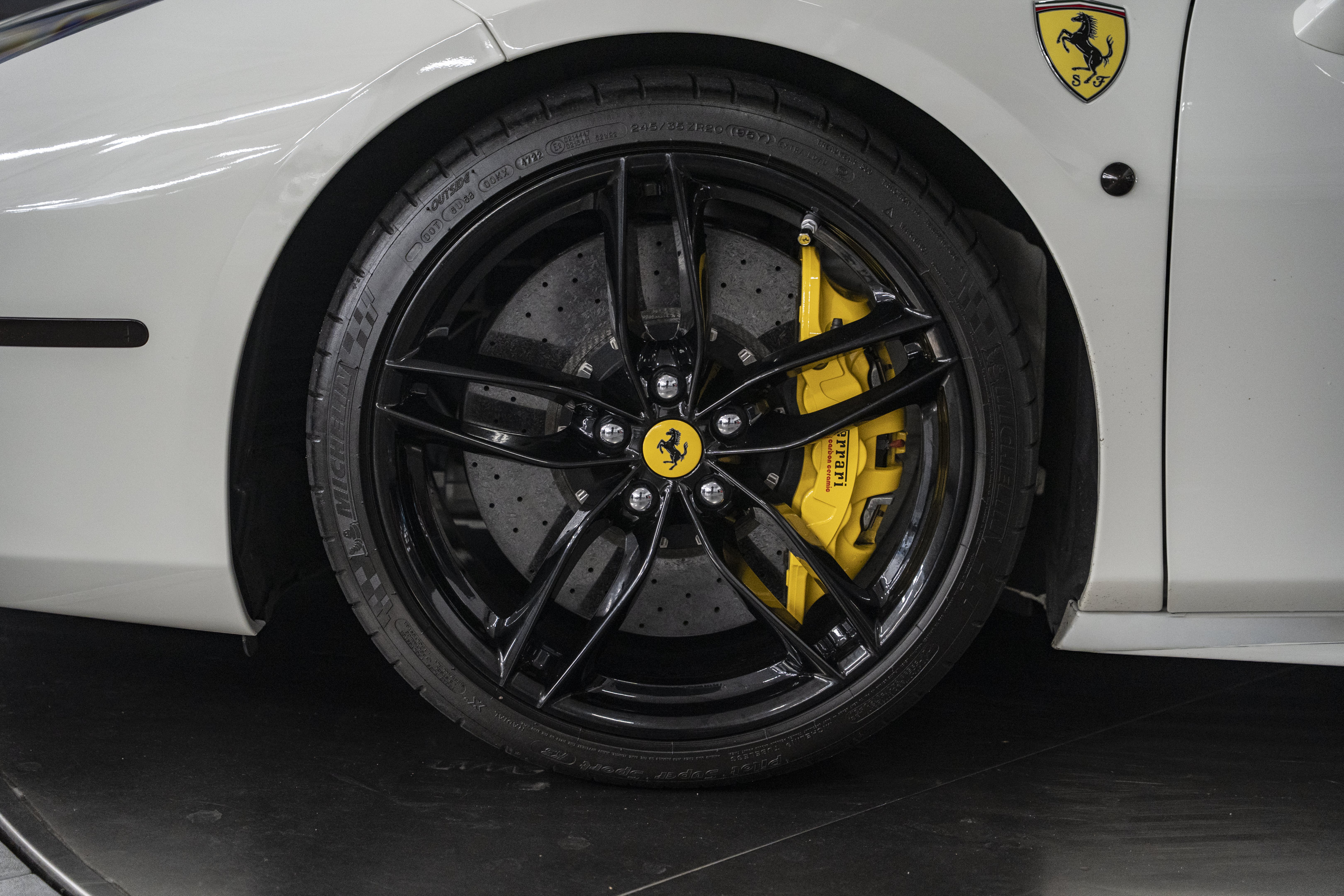 Used 2018 Ferrari 488 GTB RWD image 18