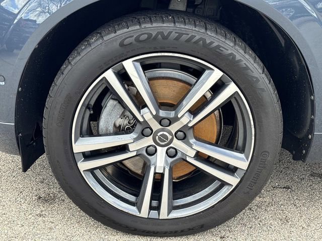 Used 2018 Volvo XC60 T6 Momentum w/ Convenience Package image 9