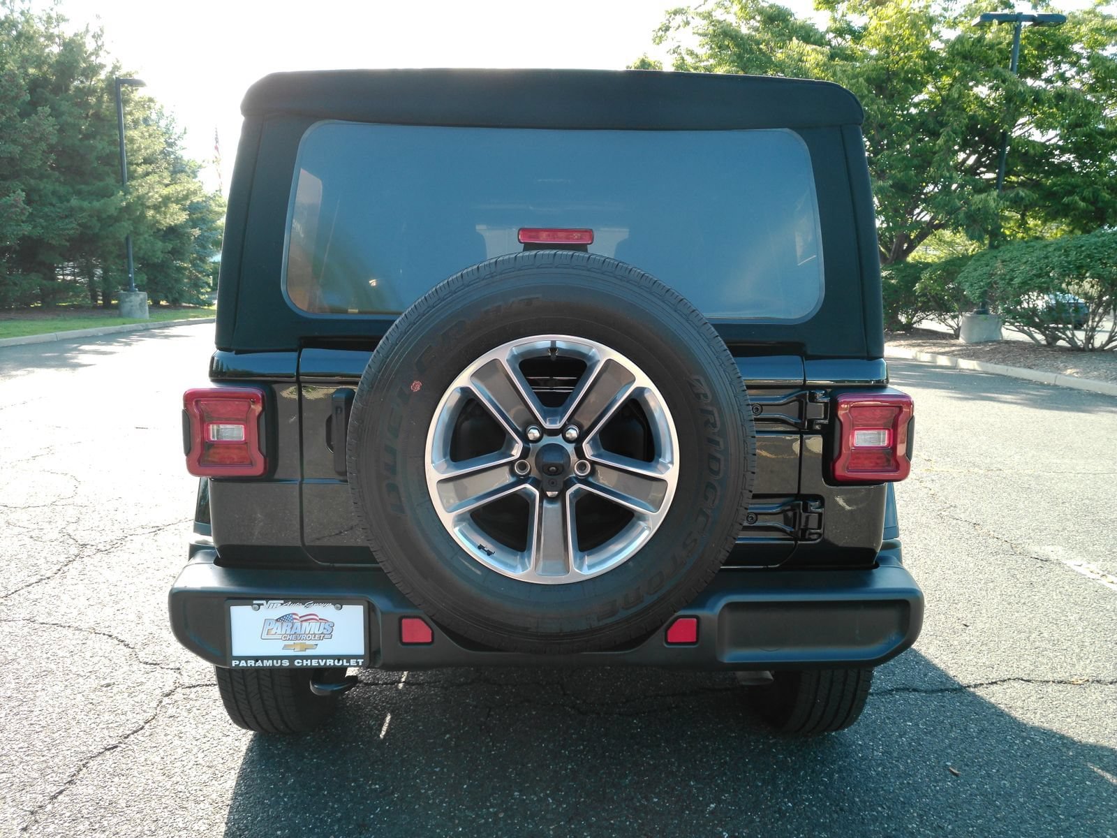 Used 2022 Jeep Wrangler Unlimited Sahara w/ LED Lighting Group AWD/4WD image 8