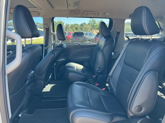 Used 2017 Toyota Sienna SE Premium FWD image 28