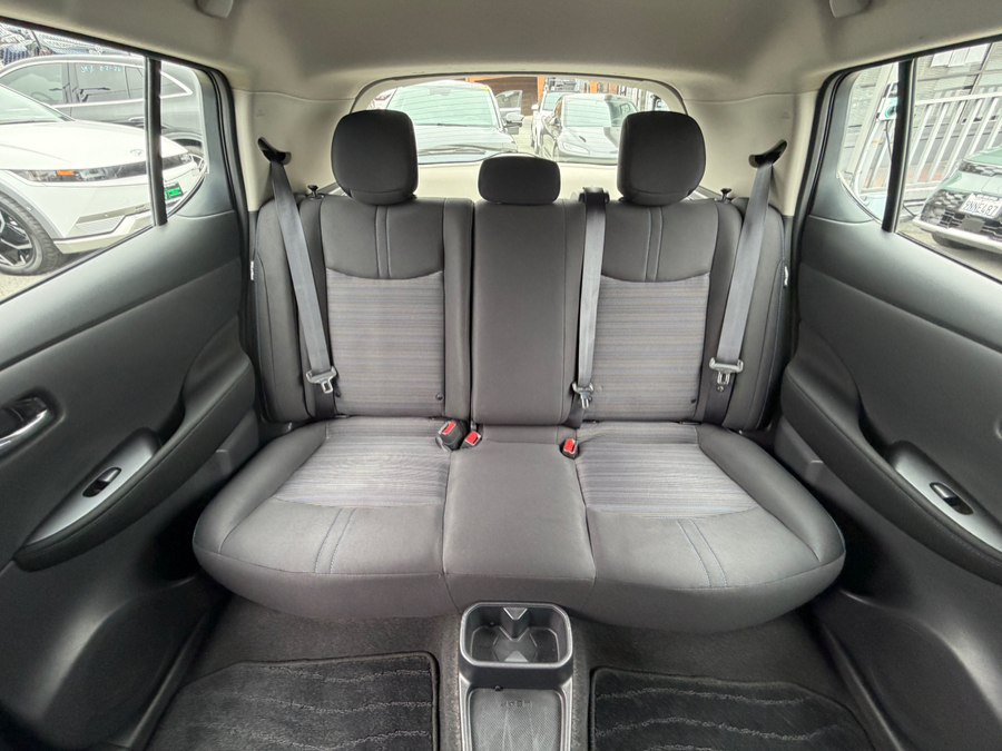 Used 2025 Nissan Leaf S FWD image 33