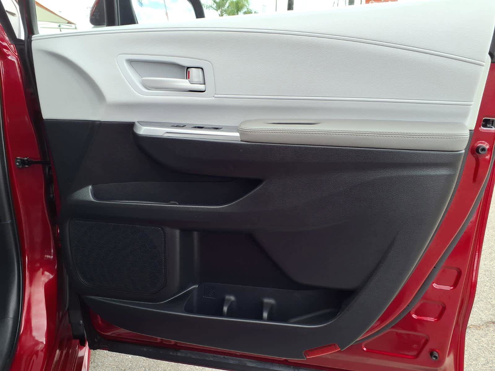 Certified 2025 Toyota Sienna LE FWD image 24