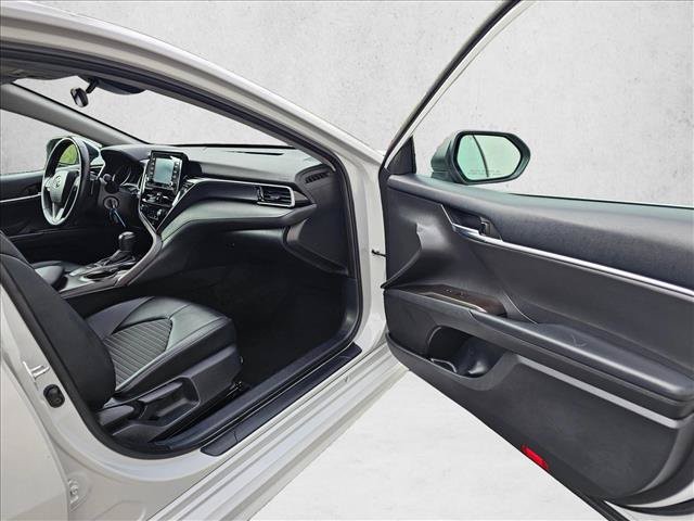 Used 2022 Toyota Camry SE FWD image 13